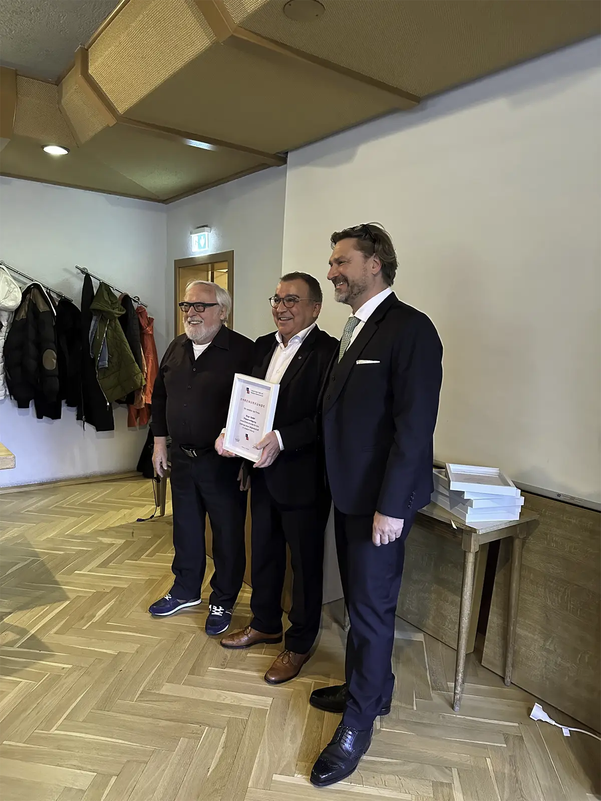 Urkunde für 30-jährige Mitgliedschaft für Büge Fliesenverlegung