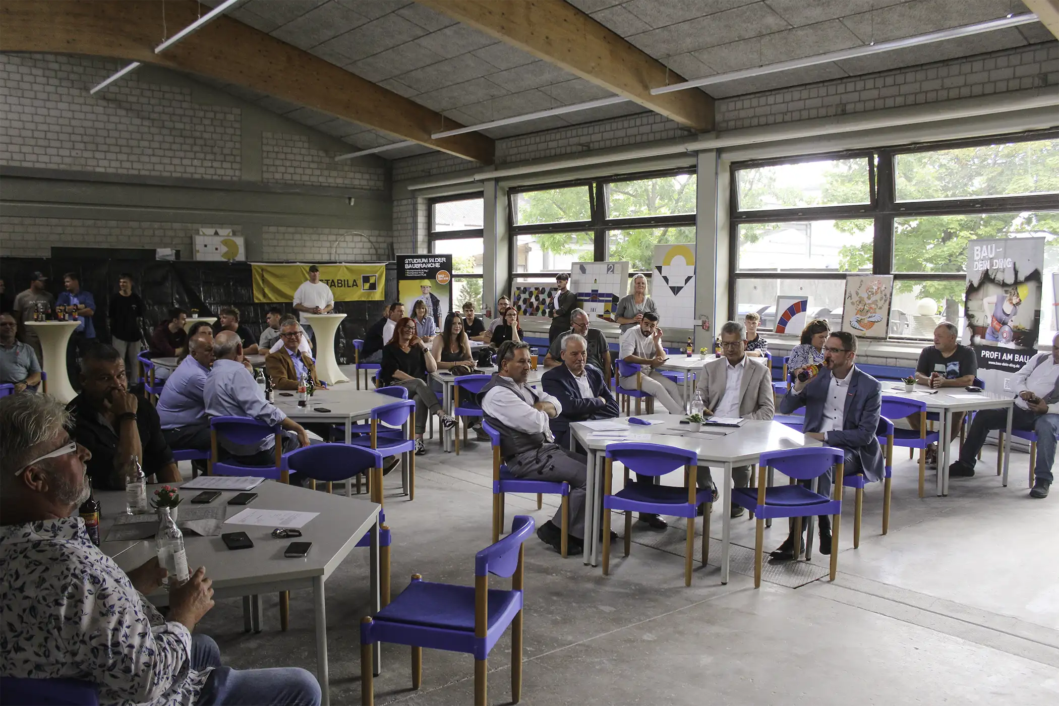 2025-07-30-lehrabschlussfeier-bauinnung-bildungszentrum-04